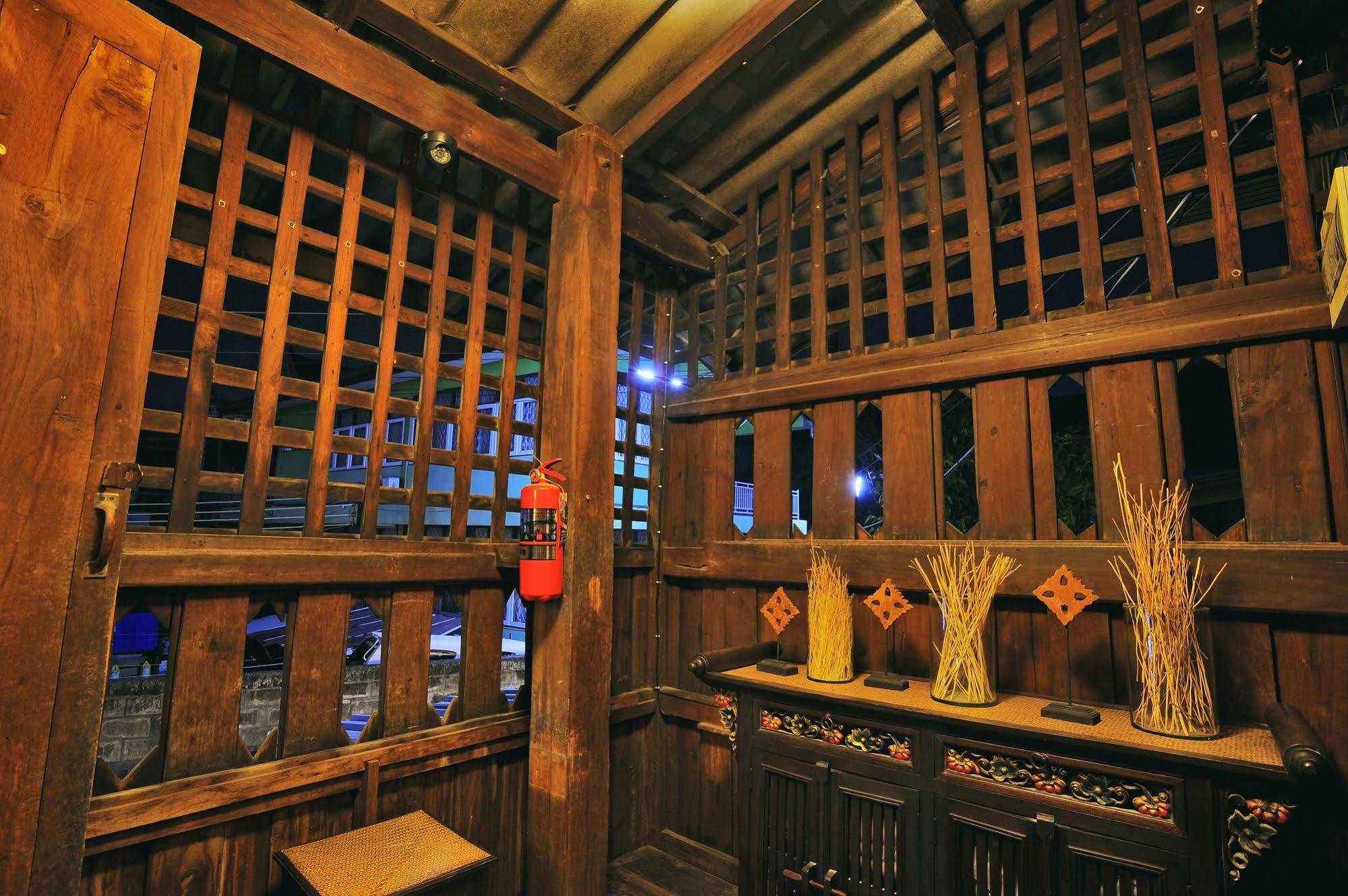 Manon Hostel Чіангмай Екстер'єр фото